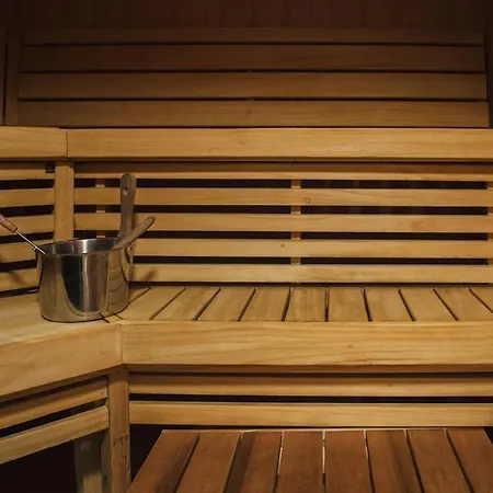 8 Bedroom With Sauna كوكولا