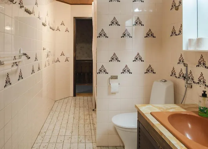 Hébergement de vacances 8 Bedroom With Sauna *